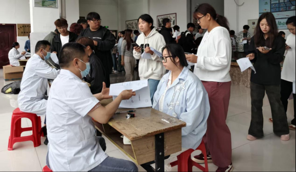 彩神Vll顺利完成 2025级新生体检工作